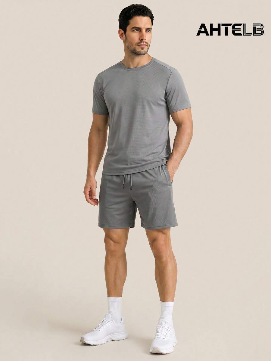 Conjunto de ropa deportiva de 2 piezas para hombre AHTELB, camiseta de cuello redondo con pantalones cortos con cordón, de seda de hielo fina, cómodo, transpirable, elástico, casual, adecuado para deportes al aire libre diarios, ocio y desplazamientos, regalo para esposo, novio, amigo, cliente, padre, conjunto de 2 piezas para hombre, ropa de gimnasio para hombre, gimnasio - Gris Claro - Ver 1