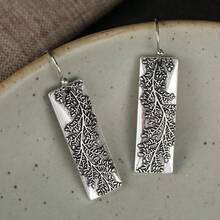 Women's Vintage Leaf Pattern Earrings, Artistic & Relaxed Style, Casual Retro Vibe; Easy To Pair For Daily Commute, Friends Gathering, Travel & Vacation - Silver - View 3
