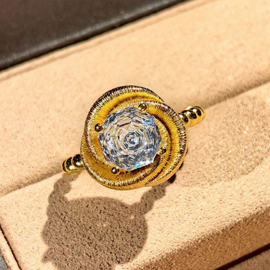 Anillo elegante vintage de mujer con rosa 3D e incrustación de circonita blanca, chapado en oro de 18K cepillado - Blanco - Ver 1