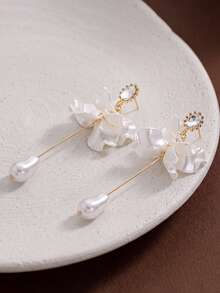 1Pair Of Green Floral Clip-On Earrings – Ethereal Twisted Metal Design, For Women (No Piercing Required) - White - View 6