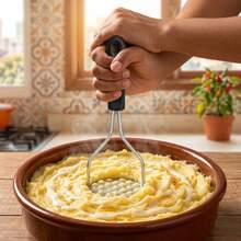 Amassador De Legumes E Batatas Resistente Em Aço Inox Com Cabo Preto Antiderrapante - Preto - Visão 5