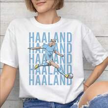 Camiseta gráfica con el nombre repetido de Haaland de , camiseta azul claro del Man City para futbolista, camiseta de manga corta, estilo minimalista. - Blanco - Ver 1