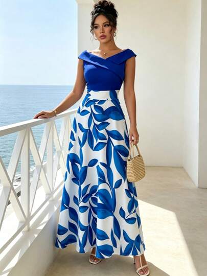 Vestido largo hombros al descubierto combinado azul blanco con estampado de hojas, falda fluida ligera ideal para escapadas costeras y looks románticos femeninos