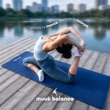 MUUK FITNESS Tapete de Yoga Foamy Antideslizante 150 x 59 cm | Esterilla Ligera de 8 mm con Correa de Transporte| Almohadilla para Rodillas y Codos | Material EVA Resistente, Ligero y Cómodo | Ideal para Ejercicio en Casa, Gimnasio, Parque, Viajes, Meditación y Estiramientos - Azul Rey - Ver 12