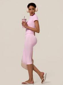 TimeOff Conjunto deportivo de mujer de un solo color sin costuras con cuello redondo, manga corta, cintura acanalada y pantalones de largo medio - Rosa - Ver 6