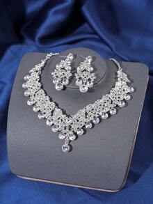 Sparkling Silver Bridal Set, Exquisite High-Style Diamond Tiara, Includes Luxurious Necklace And Pendant Earrings, Designed For Grand Wedding Day - Silver - View 4