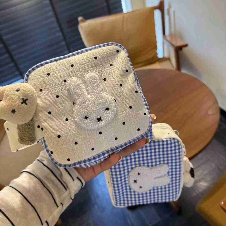 1個 2026新款 Miffy 收納袋,輕巧便攜,可愛且超實用,適合日常使用,可用於存放小物品,可愛的收納袋可送給朋友和家人,小禮物,小驚喜(隨機款式) - 彩色 - 查看 1