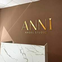 客製化文字 Logo 企業牆面裝飾牌，壓克力鏡面與黑色字母鏤空，雷雕切割企業標誌牌，室內裝飾 - 彩色 - 查看 17