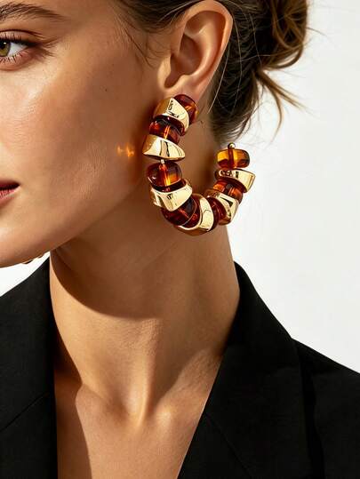 1 Pair Women's Vintage European & American Style Tie Dye Semi-Transparent Tortoiseshell Amber & Mirrored Gold Alternating Stacked Asymmetrical Segmented Large C-Hoop Earrings, Dual-Material Resin & Metal Mixed Chunky Oversized Open C-Shape Earrings, Suitable For Vacation, Banquet, Party Wear