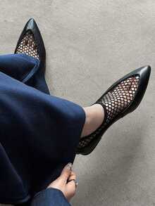 Korean Style Relaxed Black Leather Square Grid Mesh Hollow Pointed Toe Shoes, Minimalist Chic Commuter Style, Versatile Flat Shoes For Draped Denim Pants - Black - View 2