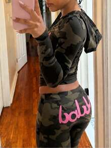 Women's Pink Leopard Print Autumn 2 Pieces Birthday Outfit, Cropped Long Sleeve Top With Flare Pants - Green - View 2