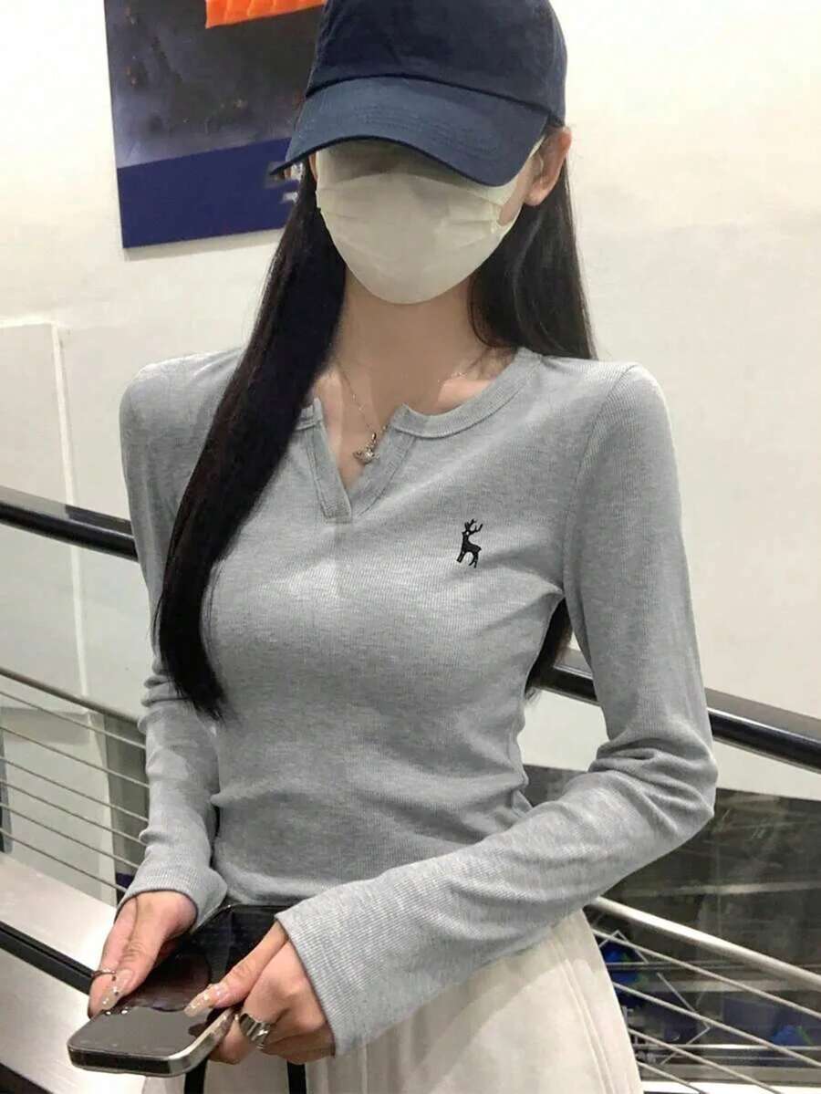 Atasan Dalaman Kaos Lengan Panjang Bordir Pas Badan dengan Kerah Setengah Terbuka untuk Awal Musim Semi - Grey - View 1
