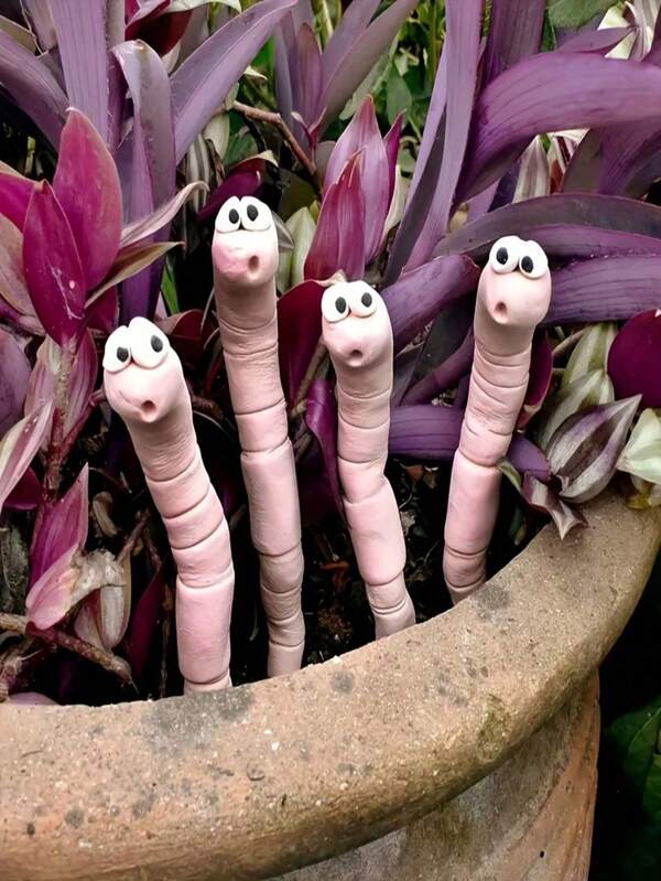 Ergonomic Creative Outdoor And Garden Supplies With Frost-Resistant Finish Humorous Garden Ornaments For Yard Enthusiasts Novel Unique Outdoor & Garden Ornament Featuring Long Worm Shape To Enhance Landscaping Garden Decorations Sleek Hand-Crafted