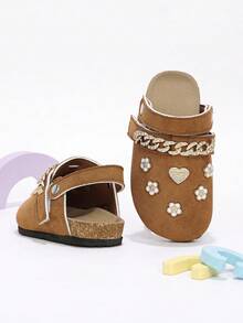 1 Par de Sapatos Mule Infantis com Corrente de Coração e Flor, Bico Fechado com Strass, Cor Camelo, Adequado para Uso Diário - Caramelo - Visão 2