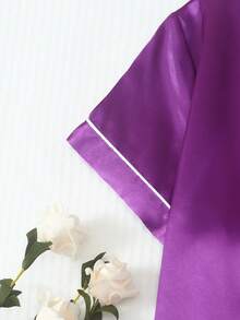 2件組緞面睡衣套裝 短袖翻領上衣與蝴蝶結短褲 女款居家休閒睡衣 - 紫色 - 查看 5
