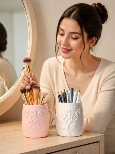 1 buah Tempat Kuas Makeup Bermotif Timbul, Gaya Minimalis, Sempurna untuk Mengatur Peralatan Kecantikan di Meja Rias Kamar Tidur, Juga Berfungsi sebagai Penyimpanan Dekoratif untuk Meja, Hadiah Istimewa untuk Teman