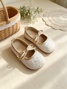 1 Pair Princess Style Mesh Embroidered Lace Breathable Pearl Flat Shoes, Flower And Bow Decor, Hollow Design, Easy To Put On And Take Off, Suitable For Birthday, Wedding, Formal Occasions, Party, Stage Performance And Unforgettable Moments. Suitable For Girls Shoes, Girls Sandals, Girls Student Shoes, Student Shoes, Children Shoes, Flower Children Shoes. - White - View 3
