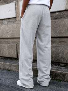 Quần nỉ thể thao nam màu xám dáng rộng ống rộng, quần track pants phối sọc bên hông cùng tông, cạp chun dây rút, túi hai bên, gấu mở - Màu Xám nhạt - Xem 3