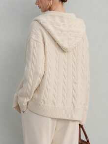 Jaket Kardigan Hoodie Wanita Musim Gugur/Dingin Desain Rajut Kabel Minimalis dengan Bordir Kecil di Dada Depan - Krem - View 3