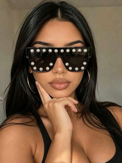 1pc Punk Style One-Piece Rivet & Rhinestone Oversized Fashion Glasses, Pure Black Gray Lenses, Street Style Stage Exaggerated Accessory