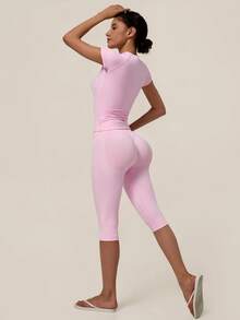 TimeOff Conjunto deportivo de mujer de un solo color sin costuras con cuello redondo, manga corta, cintura acanalada y pantalones de largo medio - Rosa - Ver 8