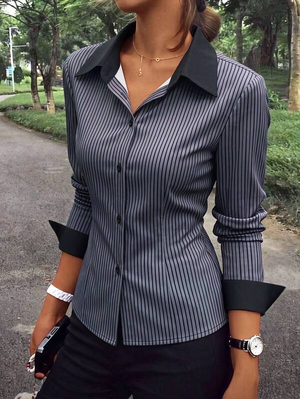 Blusa de mujer de manga larga con rayas verticales en satén mate, cuello en contraste, estilo casual de negocios, versátil para todas las estaciones, para el uso diario y múltiples ocasiones