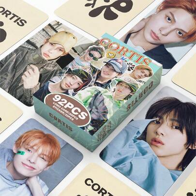 Set de 92 Tarjetas Lomo K-POP, 60 Tarjetas Fotográficas HD + 32 Pegatinas, Postales Coleccionables de Ídolos James Juhoon Seonghyeon Keonho, Regalo de Merchandising para Fans de K-Pop