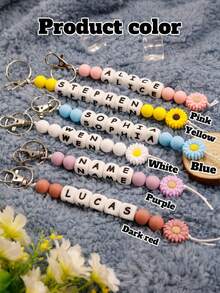 LICVIC Customized Keychain, Personalized Daisy Silicone Bead Pendant, Keychain With Beaded Letters, Backpack, Handbag Charms, Unisex Keychain, Gift For Friends, Family, Students, Mothers, Unique Back To School Gift, Aesthetic, Thoughtful Gift, Graduation Gift - Style a - View 4