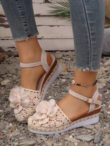Bohemian Style Floral Crochet Wedge Sandals, Adjustable Ankle Strap Closed-Toe Straw Woven Sole Sandals - Beige - View 2