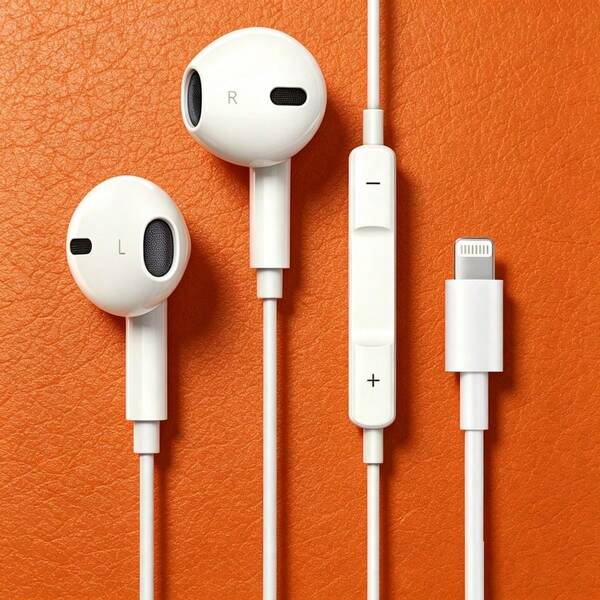 Lightning 接頭有線耳機 EarPods，內建遙控器可控制音樂、通話與音量，相容 iPhone 14/13/12/11/XR/XS/X/8/7/SE/Pro/Pro Max