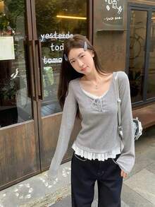 Kaos Lengan Panjang Wanita 2 in 1 dengan Motif Renda dan Patchwork, Atasan Lapisan Dasar yang Pas dan Menawan untuk Awal Musim Semi - Grey - View 3