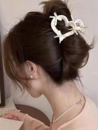 1pc Cream White Heart-Shaped Hair Claw Clip With Mini Satin Ribbon Bow, Soft Fabric Wrapped Hollow Hair Claw, Sweet Romantic Non-Slip Ponytail Clip, Suitable For Women's Daily Date Hairstyle Accessory
