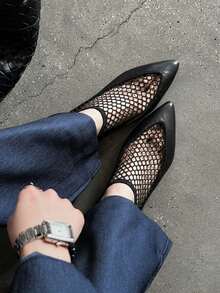 Korean Style Relaxed Black Leather Square Grid Mesh Hollow Pointed Toe Shoes, Minimalist Chic Commuter Style, Versatile Flat Shoes For Draped Denim Pants - Black - View 3