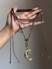 HOTNICE Collar con colgante geométrico de estrella, luna y borla, de metal y cuero, estilo retro elegante adecuado para reuniones de mujeres y uso diario - Marrón - Ver 2