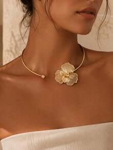 1pc Creative Design 3D Brushed Flower Choker Necklace, Fashionable Elegant Women's Neck Jewelry Suitable For Daily Wear And Vacation Party - Gold - View 1
