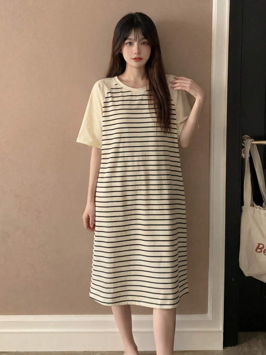 浅卡其色条纹插肩袖女士睡裙，适合春夏穿着，短袖睡衣