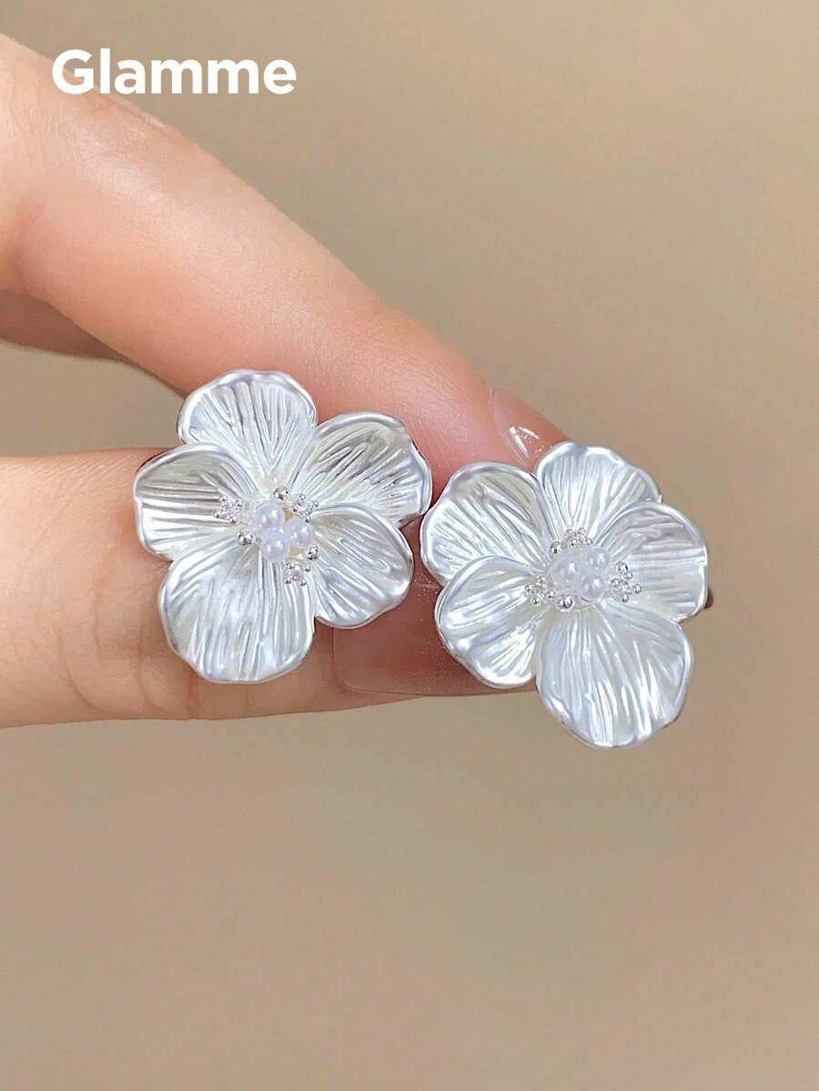 1對珍珠光澤3D花朵仿珍珠水鑽耳釘，女款優雅法式風格舞會晚宴耳環，百搭通勤耳環