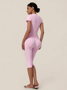 TimeOff Conjunto deportivo de mujer de un solo color sin costuras con cuello redondo, manga corta, cintura acanalada y pantalones de largo medio - Rosa - Ver 10