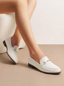 Women Penny Loafers Comfortable Dressy Flats Classic Commute Business Office Flat Heel Loafers Metallic Accent Shoes - 白色-PU - 查看 2