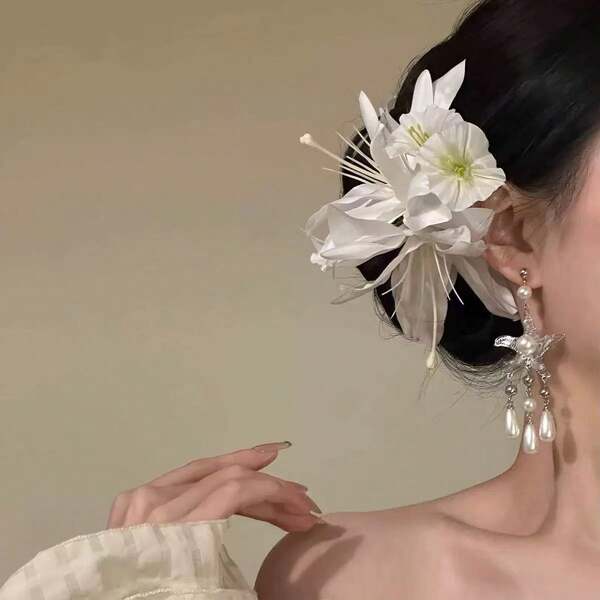 精緻白色百合花髮夾，優雅側邊髮夾