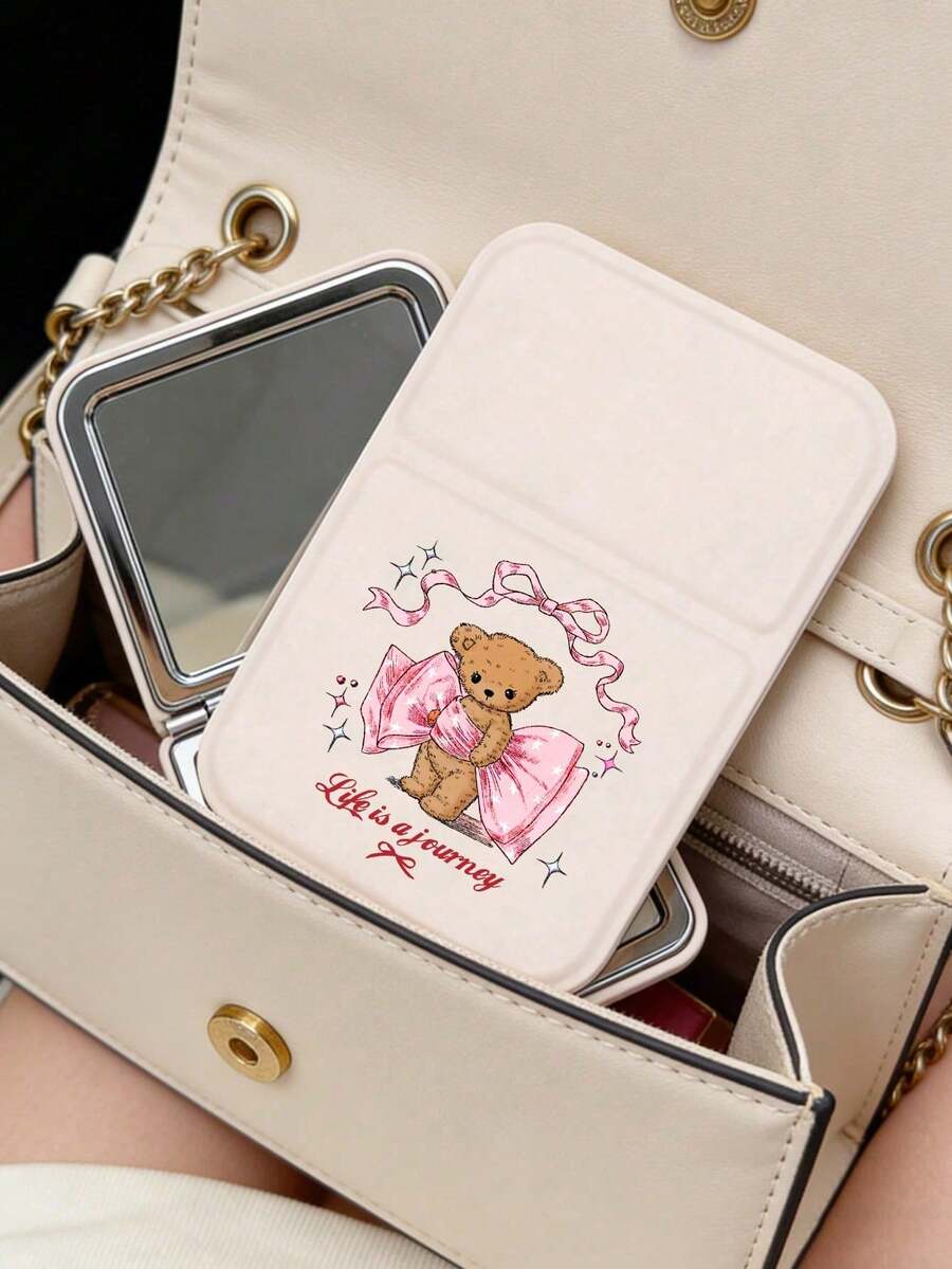 Espelho de Maquiagem Portátil Dobrável com Urso de Pelúcia e Laço Fofo, Espelho de Maquiagem com Padrão de Laço Doce com Suporte, Espelho de Maquiagem Portátil de Bolso, Espelho de Viagem, Produto de Beleza, Espelho de Maquiagem de Mesa, Espelho de Maquiagem Minimalista Dobrável Pequeno, Adequado para Viagem, Encontro, Festa, Formatura, Abertura de Escola, Praia - Melhor Presente para Mãe e Professora, Presente de Aniversário Único, Presente de Festa, Presente de Feriado, Presente de Professora, Presente de Volta às Aulas - Multicolorido - Visão 1
