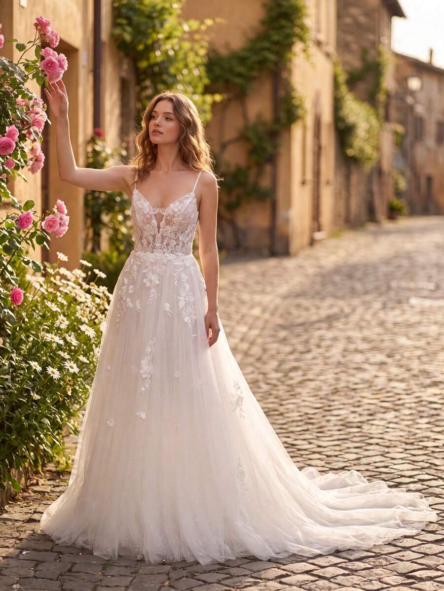 Summer Elegant Romantic V-Neck Spaghetti Strap Bridal Gown With Exquisite Applique Embroidery, Romantic Long Wedding Dress Suitable For Indoor,
