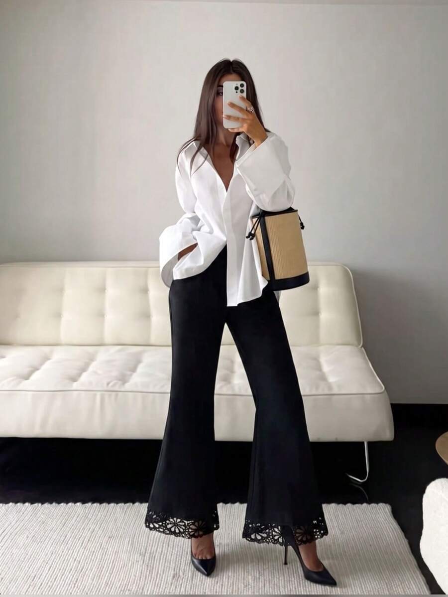 Pantalones casuales acampanados con cintura elástica y ribete de encaje en color negro
