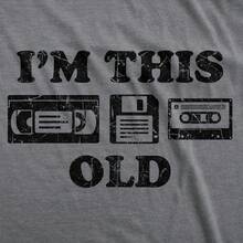 Camisetas Divertidas para Hombre, Estampado Gráfico de Cinta de Video Retro Sarcástica, Camiseta Novedosa para Hombres - Gris jaspeado oscuro - Tengo esta edad - Ver 2