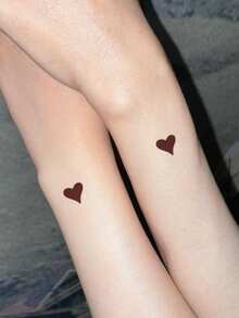 Impermeable, resistente al sudor, lavable. Un elegante tatuaje temporal de corazón rojo pequeño para la mano, adecuado para todos. - Marrón - Ver 3