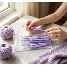 9 Peças Ganchos de Crochê com Cabo Macio em Degradê Roxo, Ferramentas de Tricô com Cabo de Silicone Antiderrapante, Conjunto de 9 Peças Ganchos de Crochê com Cabo Macio Roxo, Agulha de Metal com Cabo Antiderrapante, Ferramentas DIY para Iniciantes em Artesanato com Fio, Boneca, Cachecol e Suéter - Conjunto multicolorido - Visão 1
