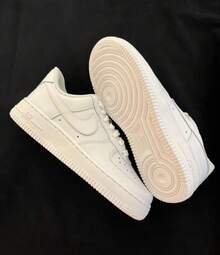 Nike Air Force 1 Low All White Minimal Clean Aesthetic Lifestyle Sneakers - 白色 - 查看 12