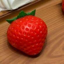 1 buah Mainan Squishy Stroberi Besar yang Lucu, Mainan Pereda Stres dengan Rebound Lambat, Squishy Keju, Squishy Pangsit, Mainan Jari, Squishy - MultiWarna - View 9