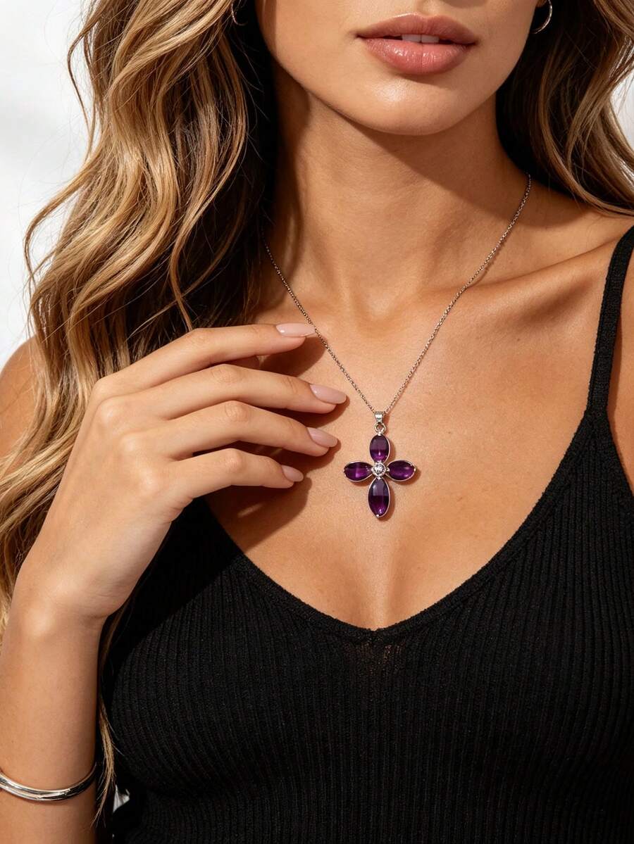 Light Luxury Four-Leaf Clover Amethyst Necklace For Women, Four Water-Drop Shaped Amethyst Stones Arranged In A Flower Design With A Clear Main Diamond In The Center, Vintage Romantic Style Versatile For Daily Commute, Date, And Evening Wear, Exquisite Niche Gemstone Collarbone Chain, Perfect For Self-Wear To Showcase Elegance And An Ideal Fashion Gift For Friends And Family - Necklace - View 1