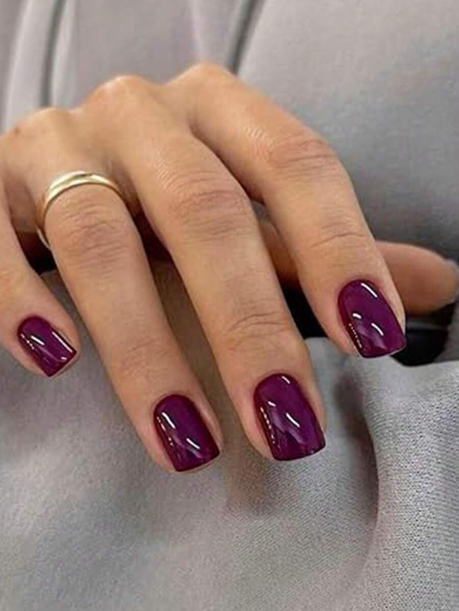 24 Peças Unhas Postiças Acrílicas Curtas Europeias & Americanas, Estilo Menina Doce Minimalista, Cor Roxa Sólida, Cobertura Total, Brilhantes, Reutilizáveis, Perfeitas para Meninas e Mulheres. Inclui 1 Peça de Cola de Gelatina e 1 Peça de Lixa de Unha. Fácil de Usar: Após Aparar e Limpar as Unhas, Selecione o Tamanho de Unha Apropriado, Aplique a Cola de Gelatina e Pressione as Unhas por 15 Segundos para Obter Belas Unhas Novas. Recomendado Usar com Cola de Unha para Uso Mais Duradouro.